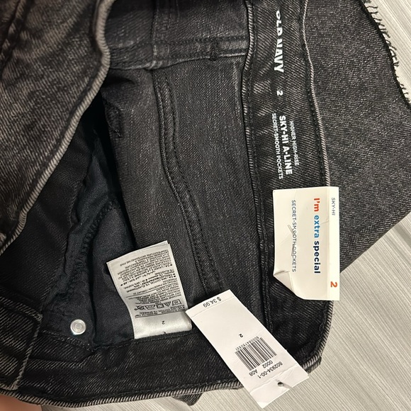 old navy black denim jean shorts, size 2, perfect condition, never worn, NWT - Picture 3 of 3